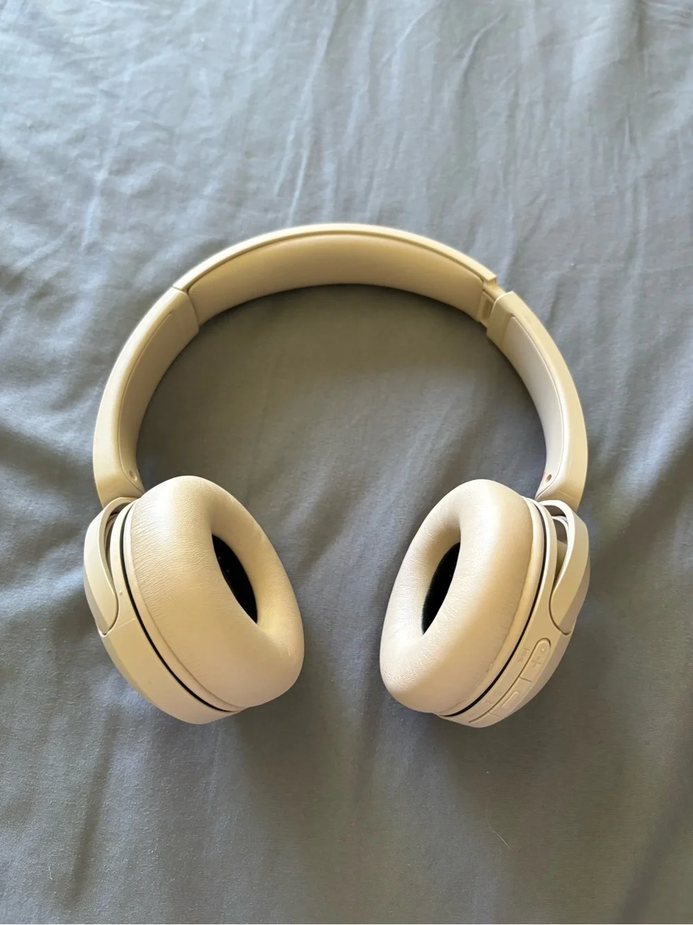 Sony WH-CH520 Wireless Headphones in Cream - Comfortable Bluetooth Audio